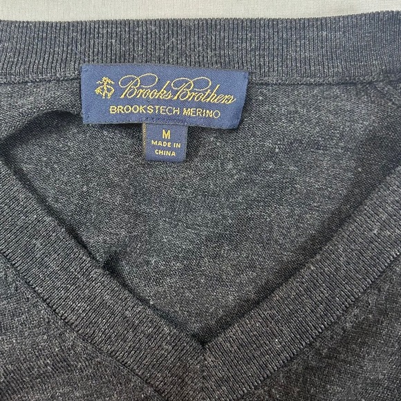 Brooks Brothers Brookstech Mens Medium Merino Wool Sweater Dark Gray V Neck - Picture 3 of 6